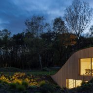 The Under The Ground House by WillemsenU at night