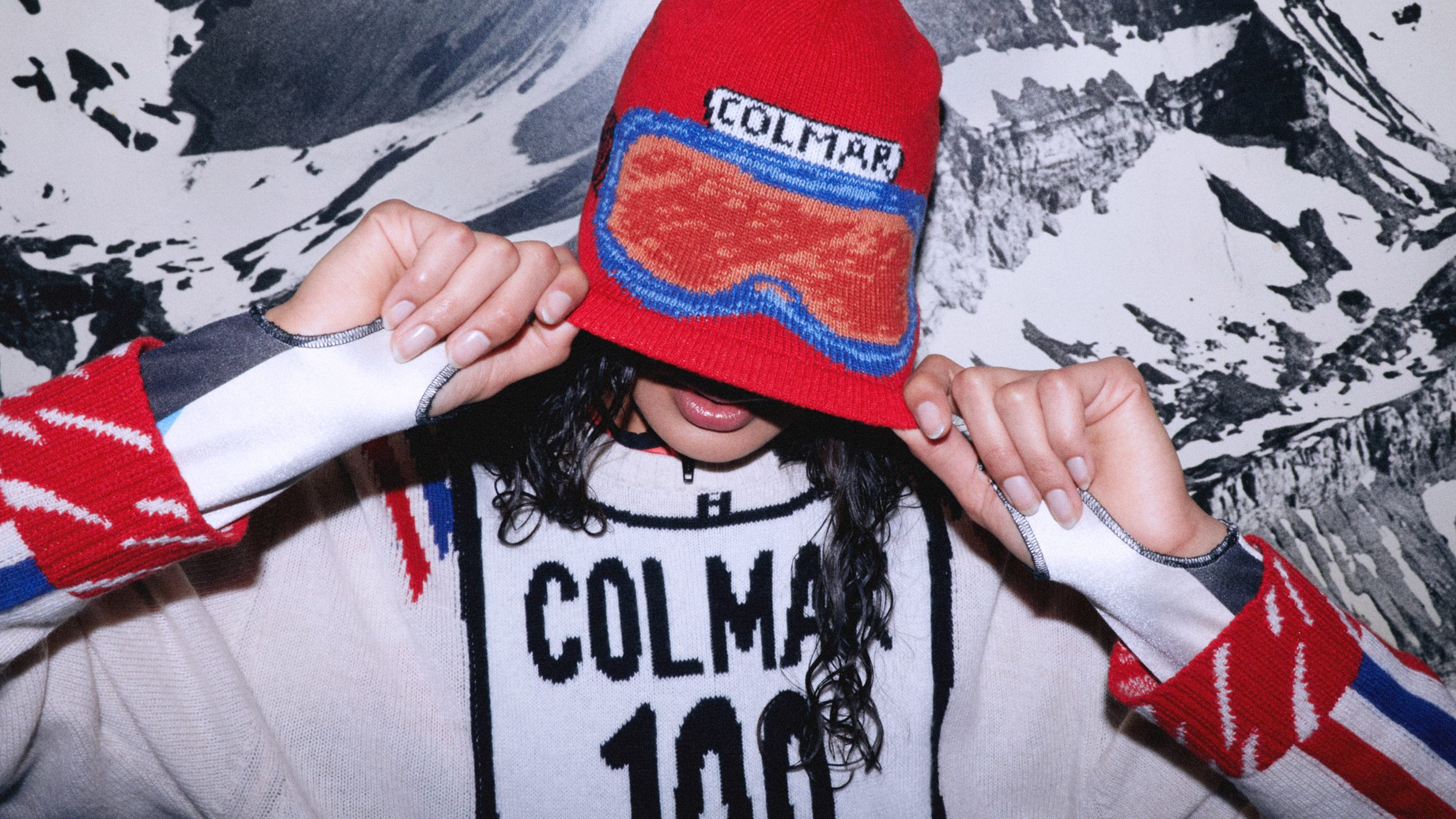 Model wearing Colmar hat