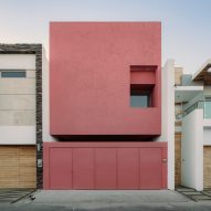 César Béjar Studio inserts minimal pink house into Mexican street