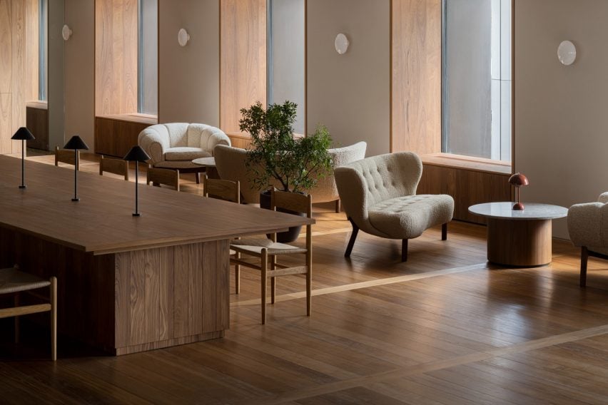 Different seating areas inside Mitsui & Co Real Estate office in Tokyo by Flooat