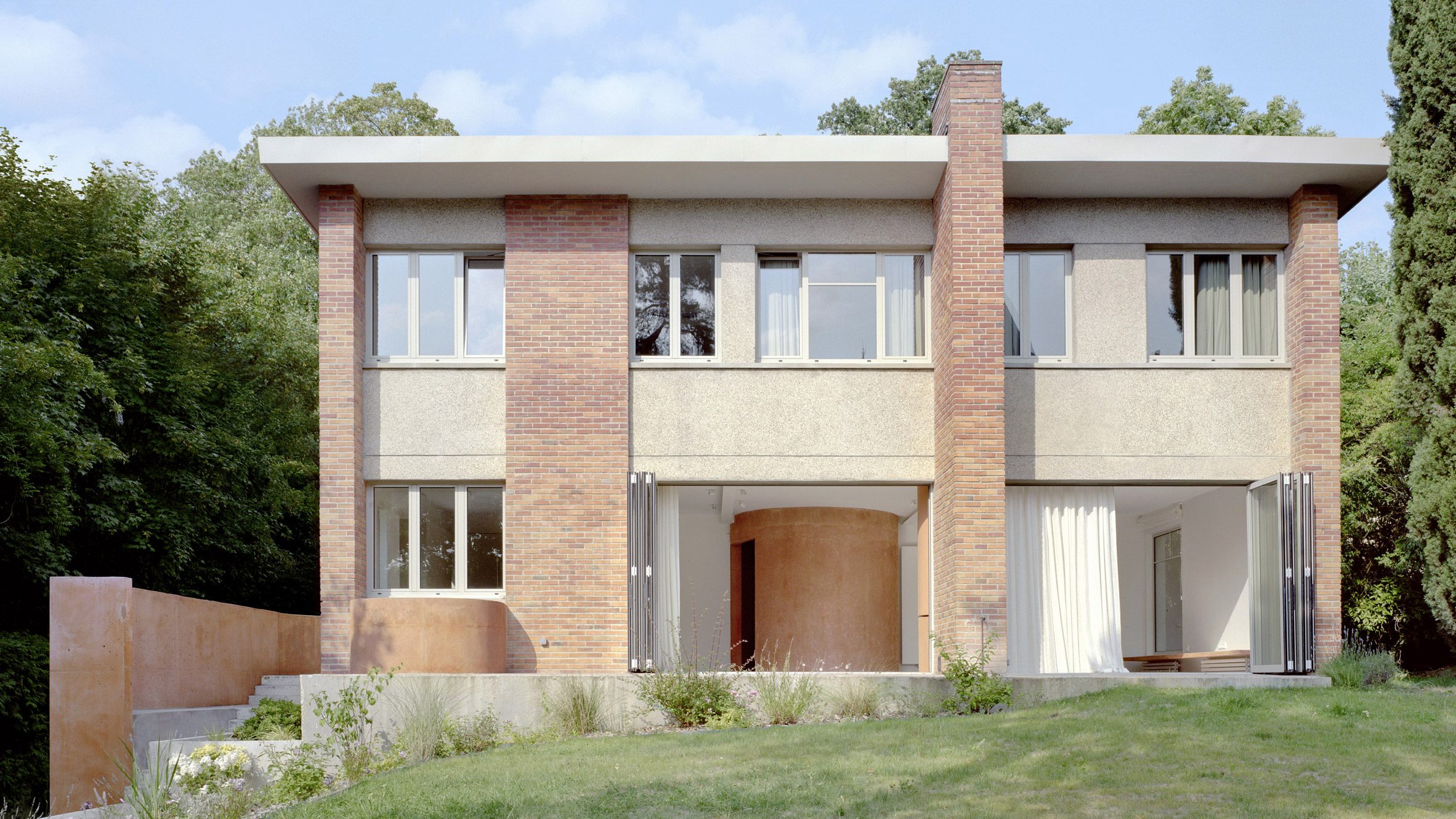 Concrete "wells" illuminate home renovation by Atelier Delalande Tabourin - Vimarsana News