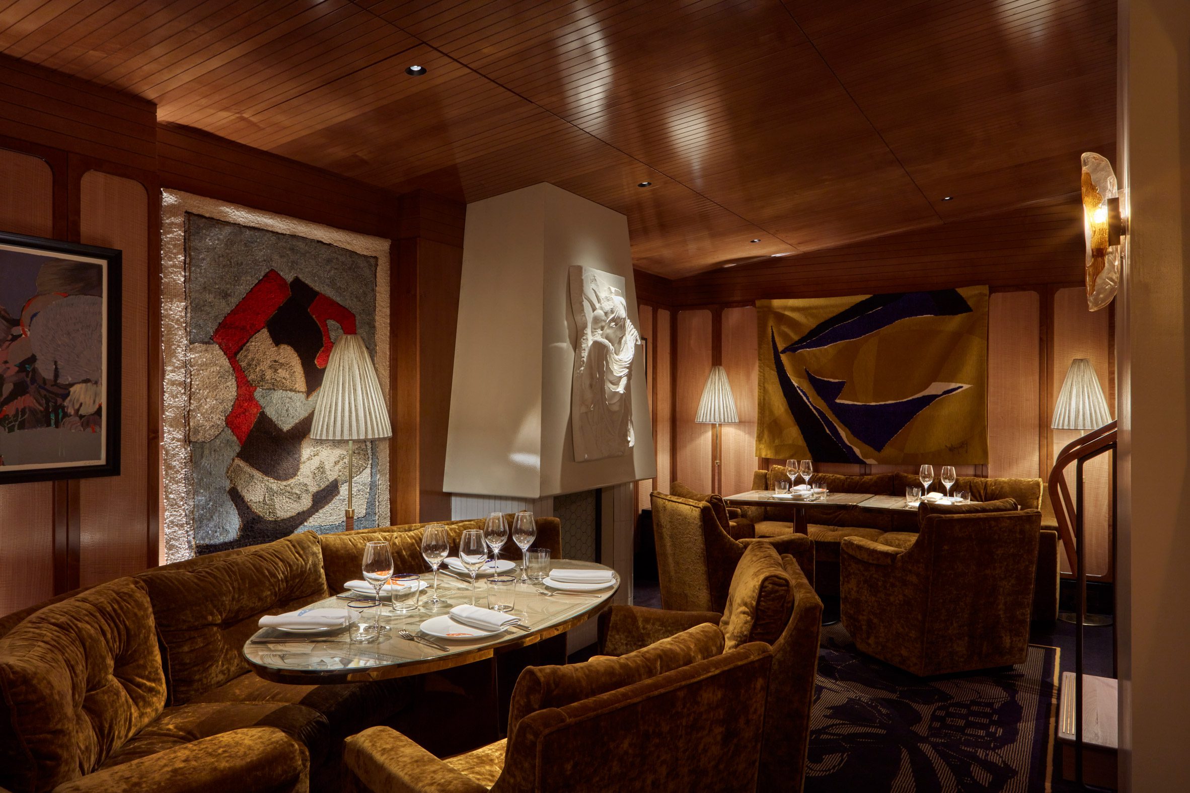 https://static.dezeen.com/uploads/2023/10/il-gattopardo-restaurant-mayfair-interior-design-dion-arles_dezeen_2364_col_9.jpg