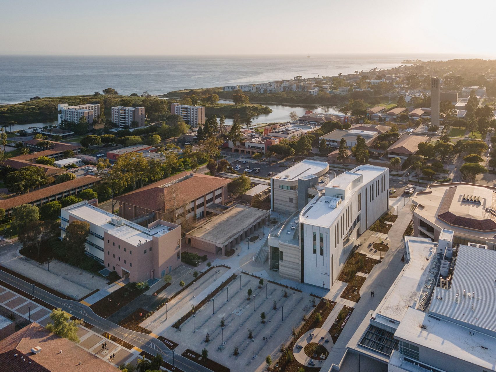 LMN Architects connects learning centre with alumininium walkways ...