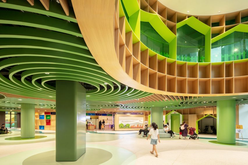 Красочный зеленый интерьер Шэньчжэньского женского и детского центра