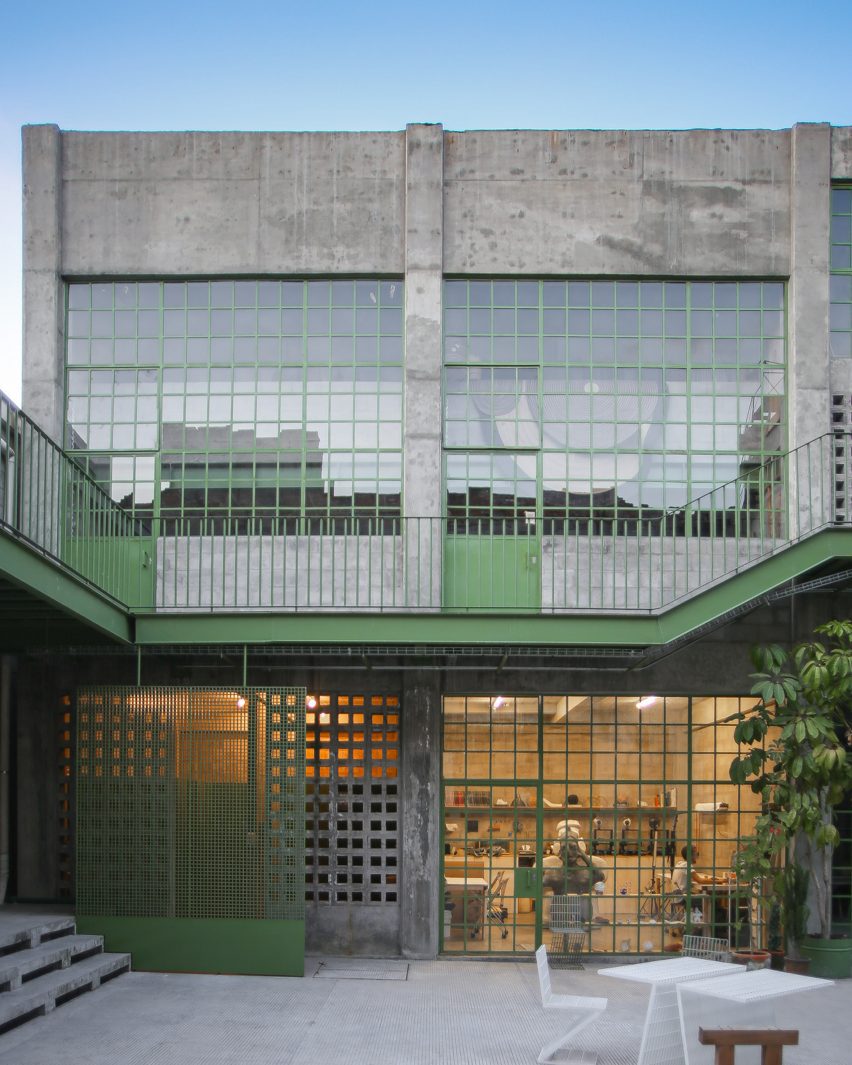 Concreto y adornos verdes en la Ciudad de México