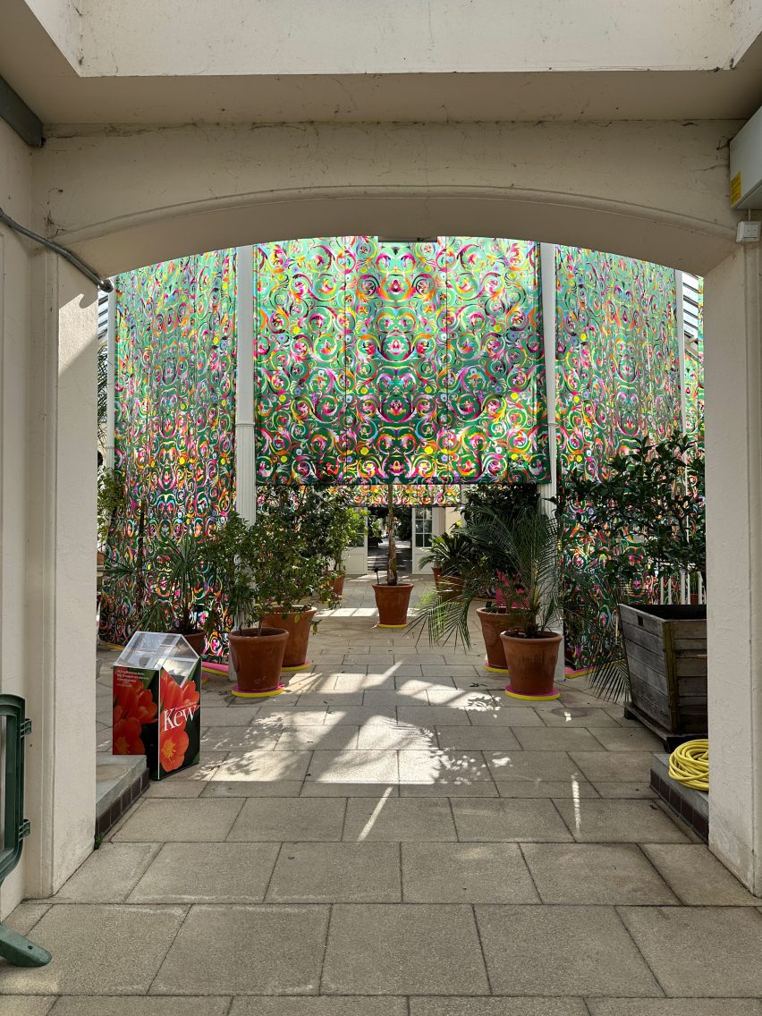 Εγκατάσταση από τον Adam Nathaniel Furman στο Kew Gardens
