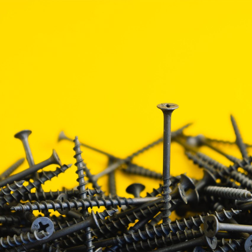 A pile of screws