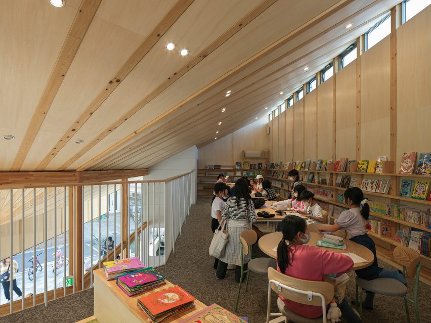 Study space showing internal timber structure of Yukawa Design Lab's library