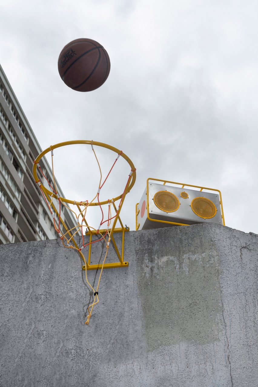 Streetball hoop and speaker
