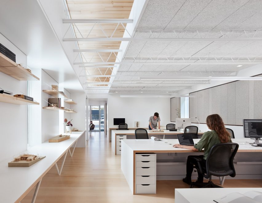 White-hued self-designed office of Baldridge Architects