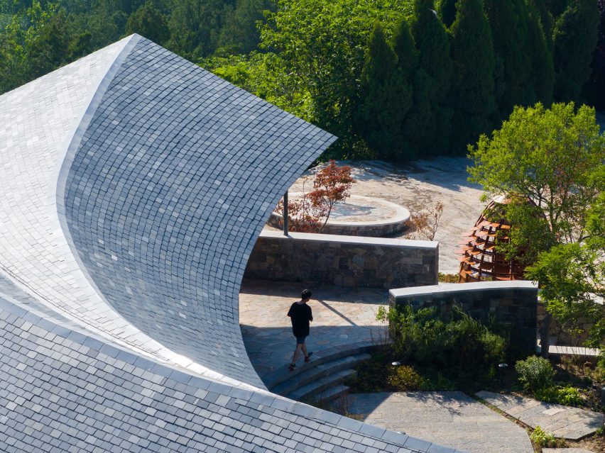 Swooping roof of the Dapi Mountain Restaurant by Galazy Arch