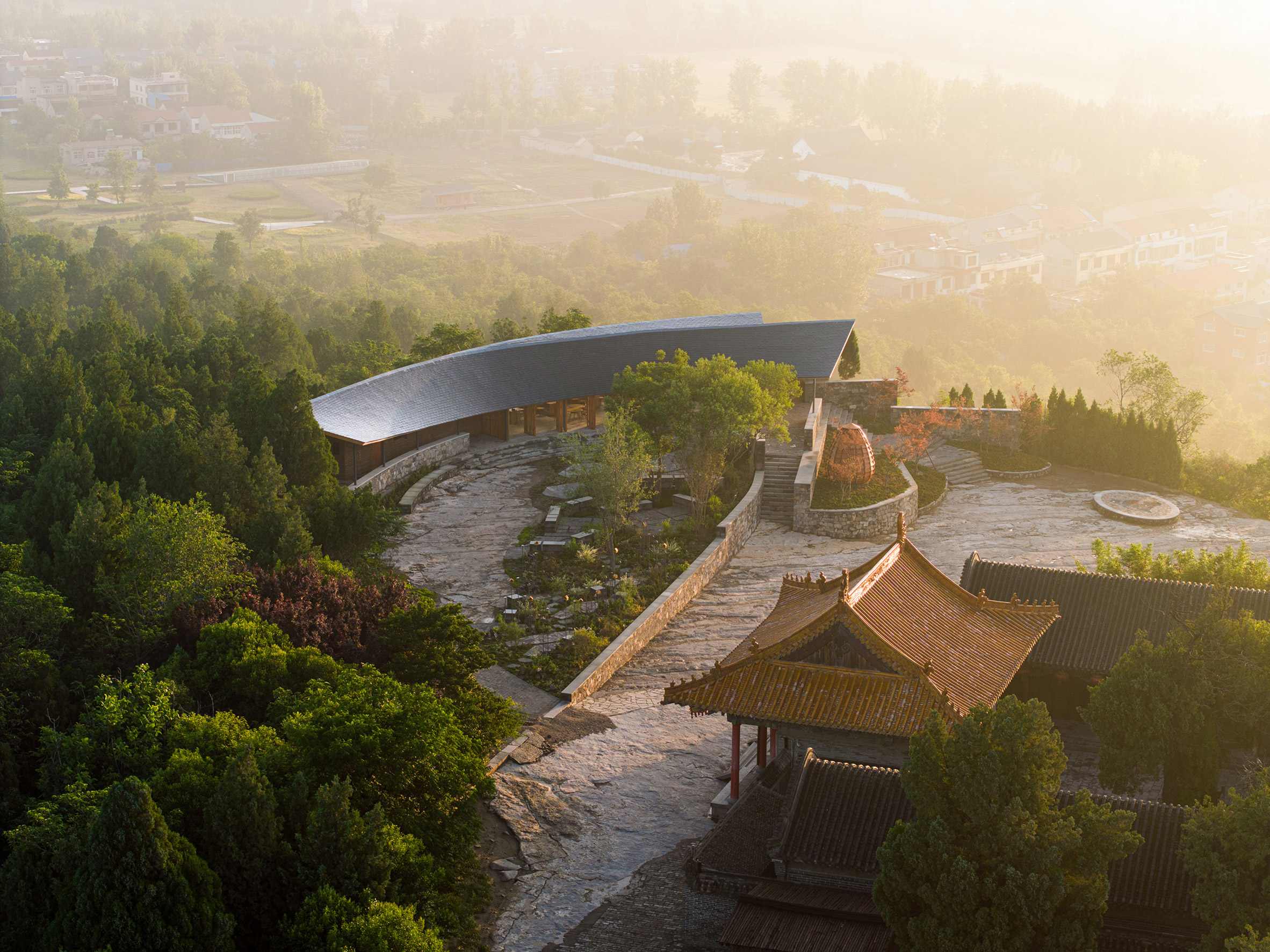 Dapi Mountain Restaurant on a historical site in China by Galaxy Arch