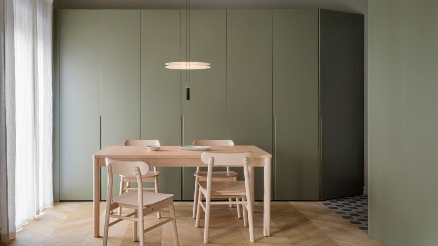 Flamingo Mini lighting from Vibia above a dinner table