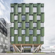 Green timber clad office in Norway by Oslotre