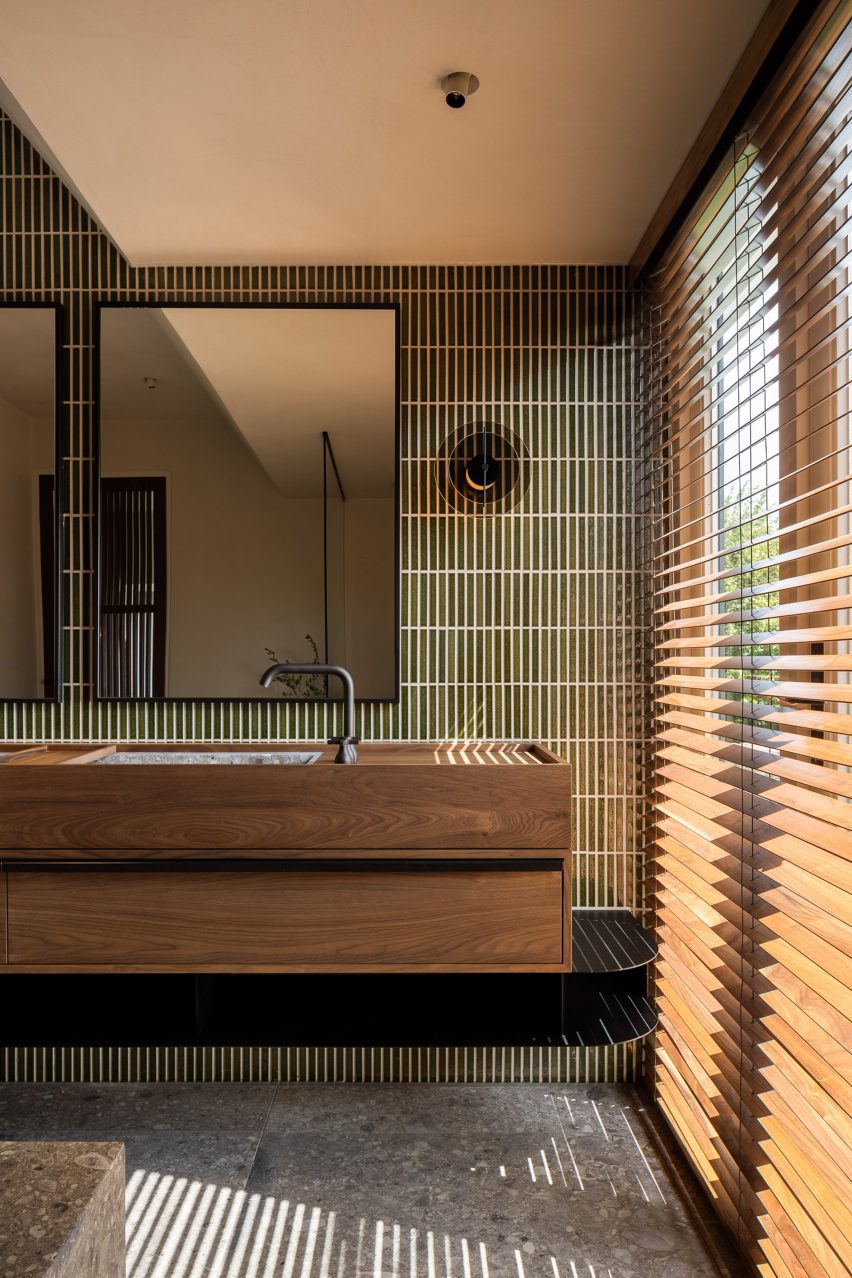 Bathroom inside Dutch home by Barde vanVoltt