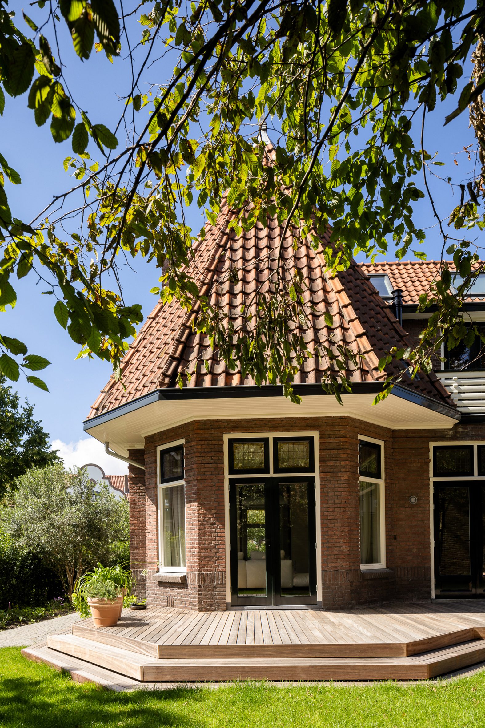 Exterior of Dutch home by Barde vanVoltt