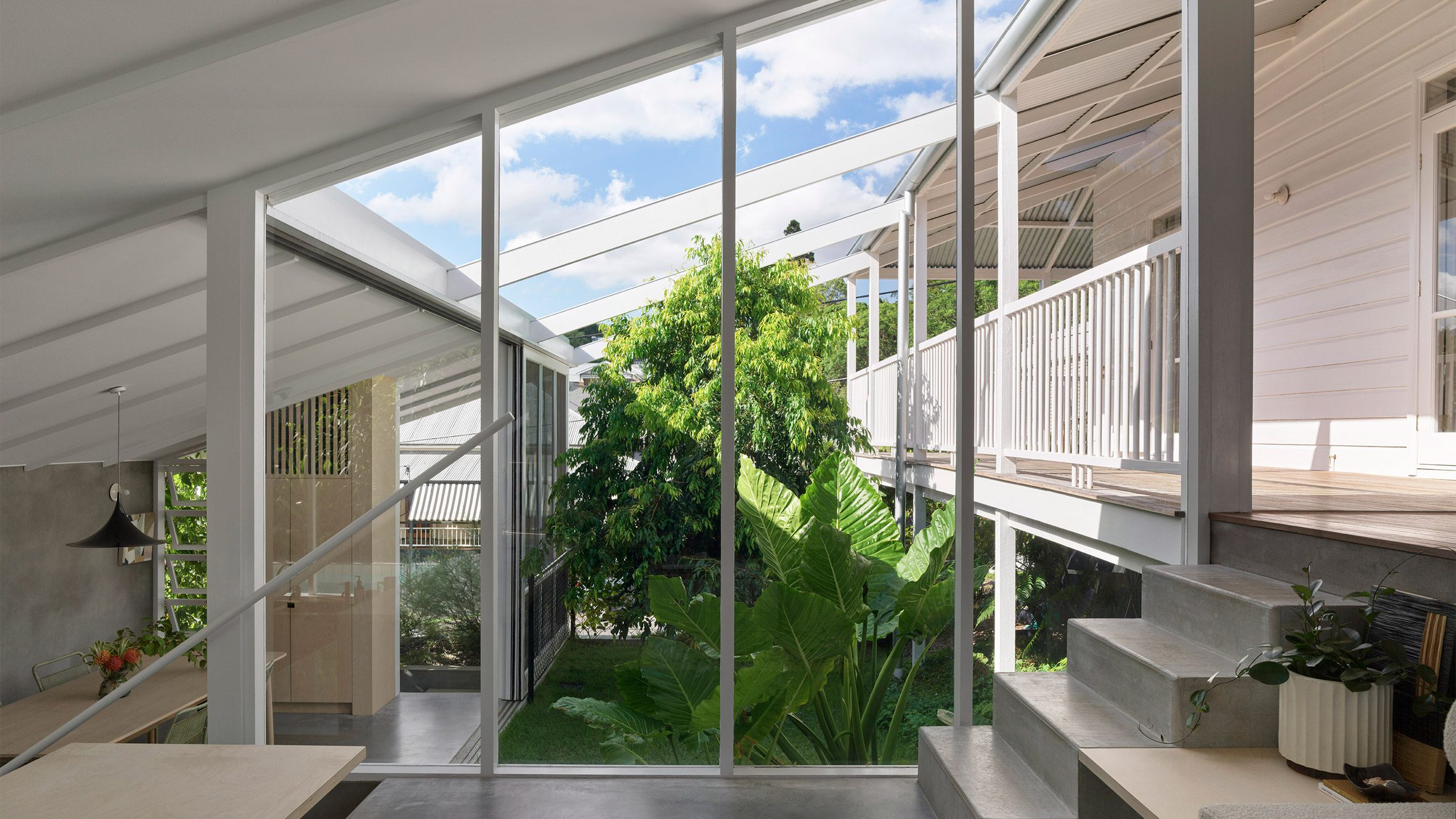 John Ellway staggers series of indoor-outdoor spaces at Cascade House - Vimarsana News