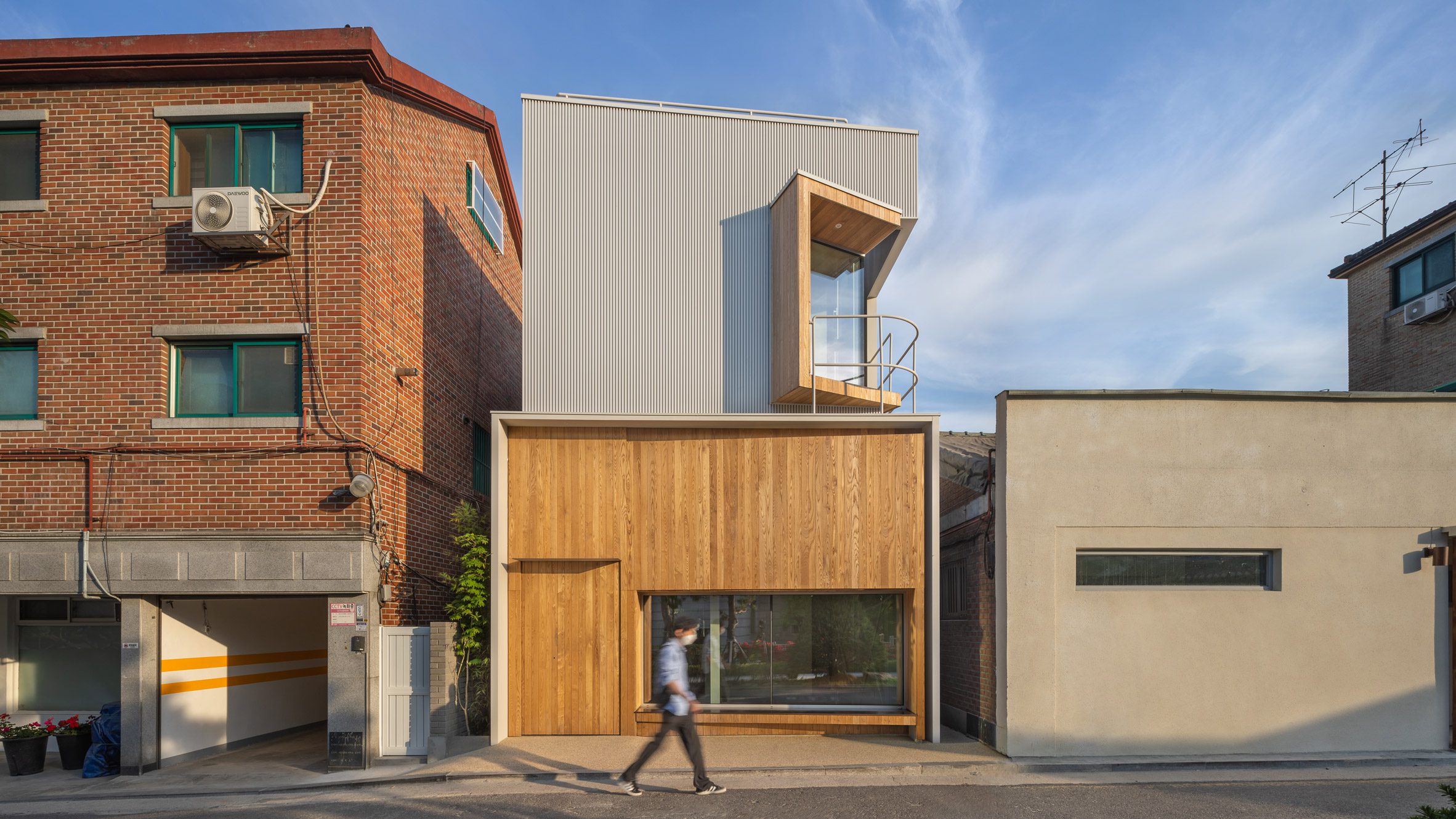YounghanChung Architects creates study space as "microcosm for oneself" - Vimarsana News