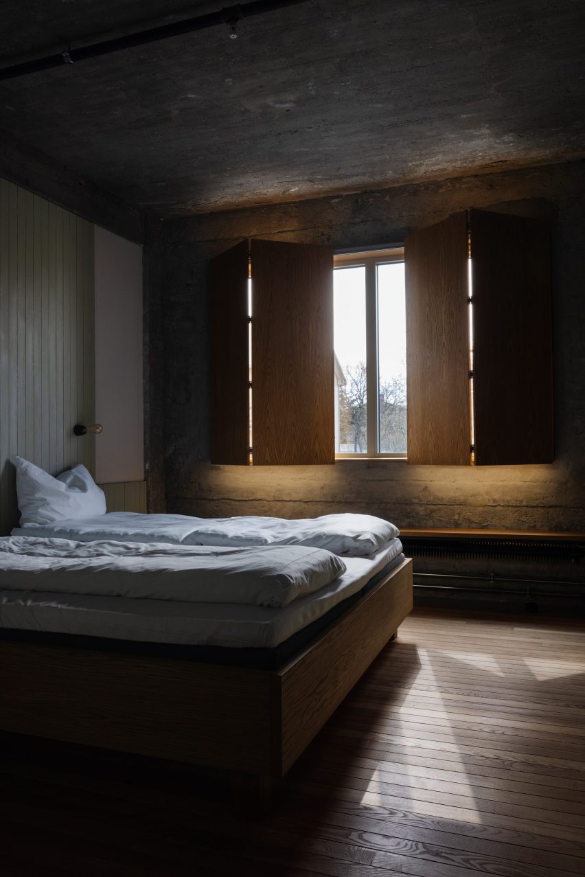 Bedroom at the Trevarefabrikken hotel in Norway