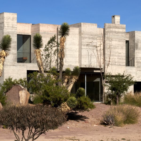 Lucio Muniain designs Mexican concrete house as 