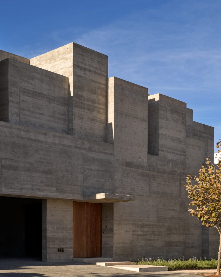 Board-formed concrete house by Lucio Muniain
