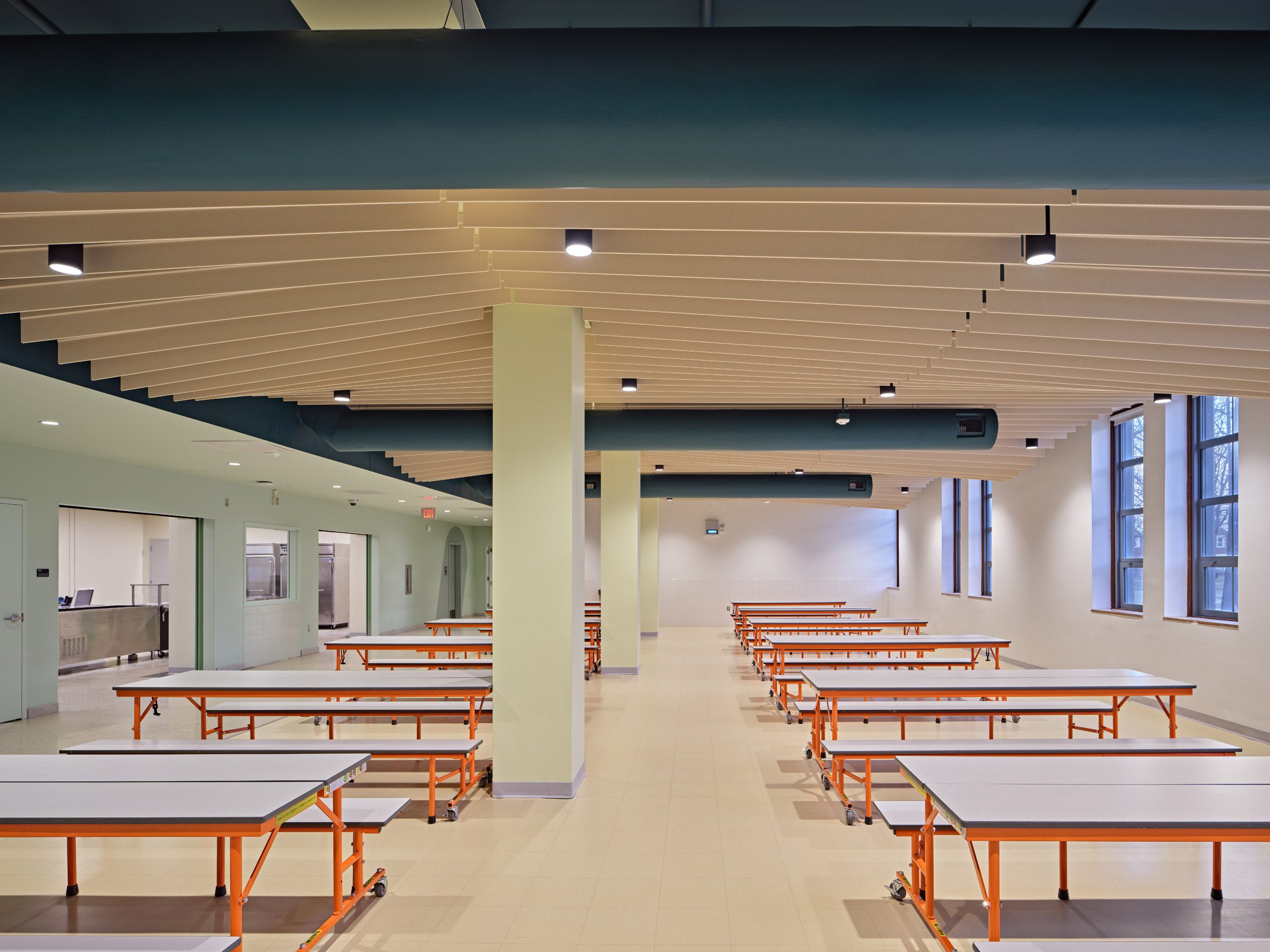 Slatted ceilings and lunch tables