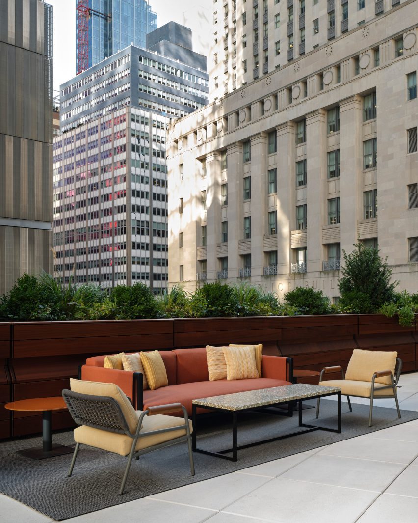 Seating on outdoor terrace with New York skys،ers in the background