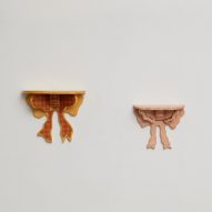 Bow shelves made of ceramic