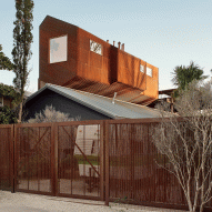 Video reveals Austin guesthouse perched above existing family bungalow