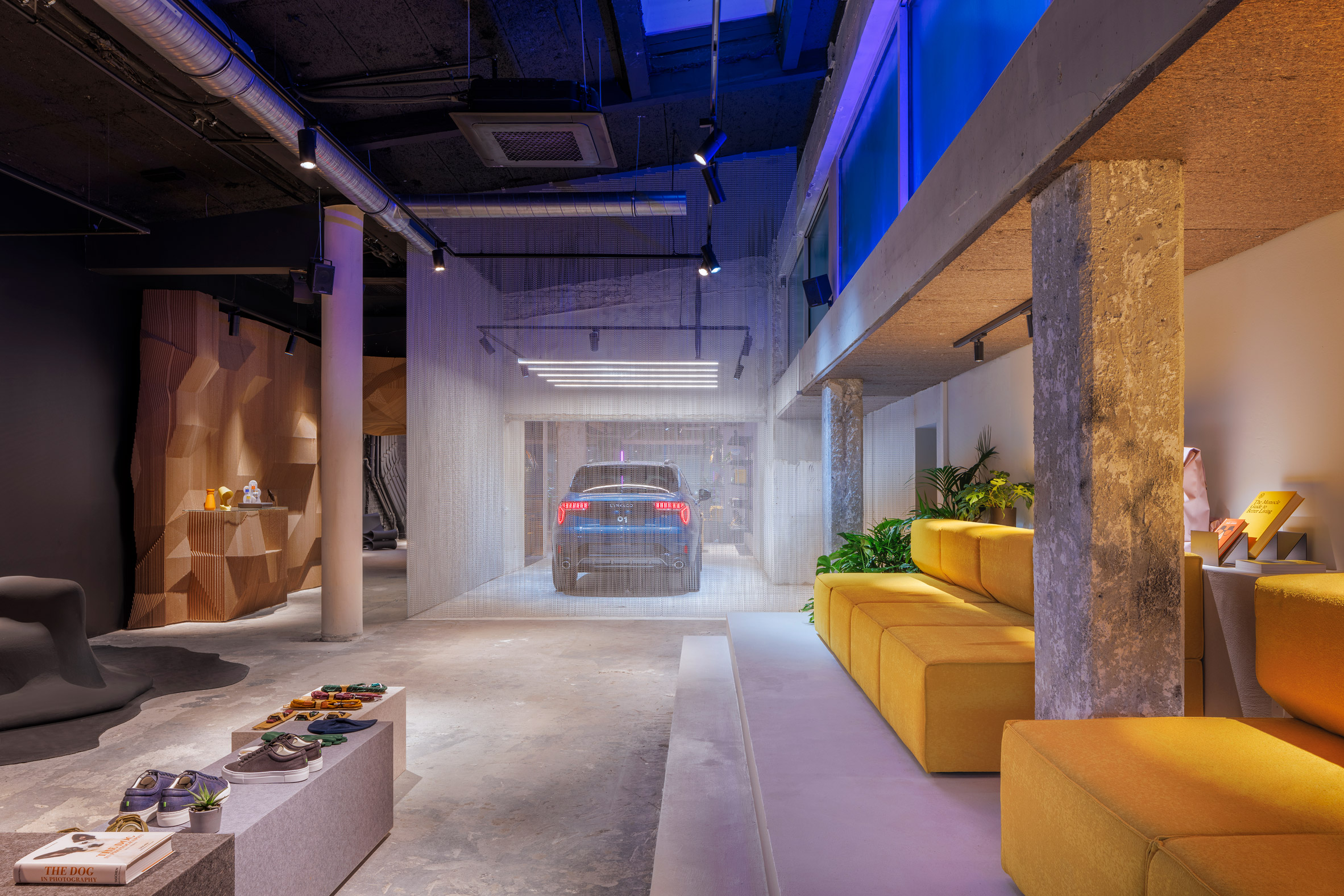 Car showroom by Spacon & X