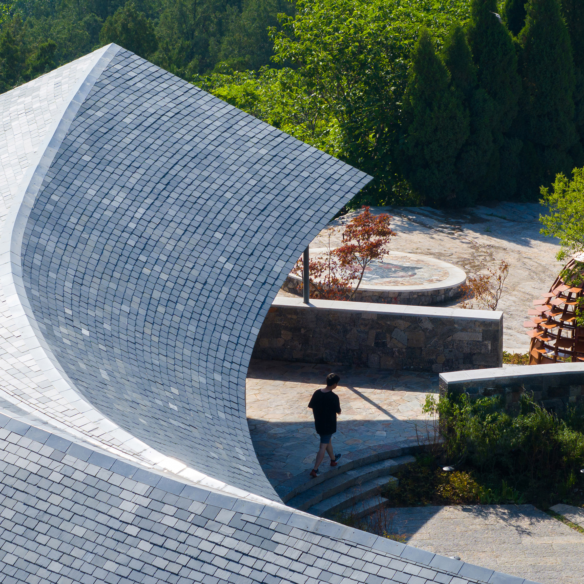 Swooping roof of the Dapi Mountain Restaurant by Galazy Arch