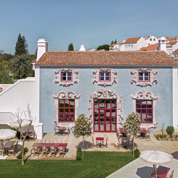 Hotel Vermelho de Christian Louboutin na vila portuguesa de Melides