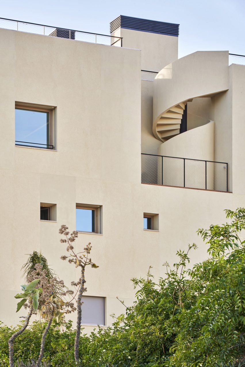 Lateral facade of duplex apartments by OHLAB