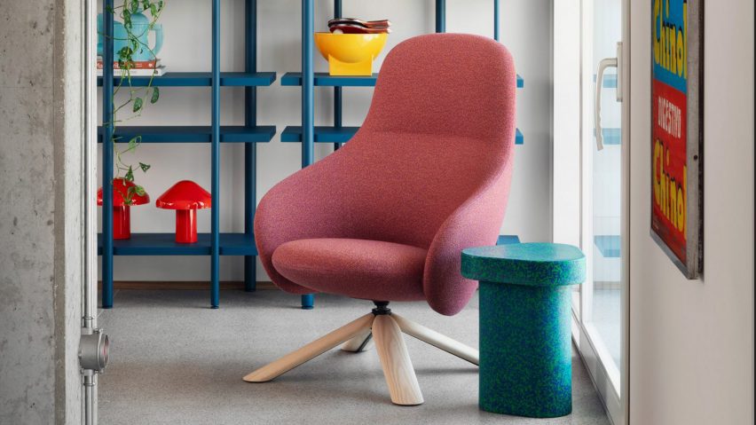 Egg chair in pink