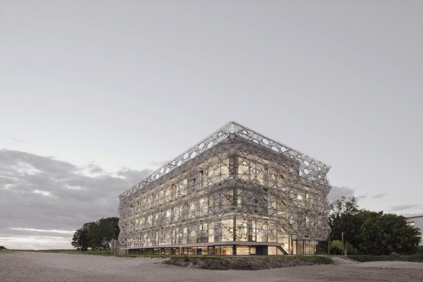 Texoversum university building by Allmannwappner and Menges Scheffler Architekten