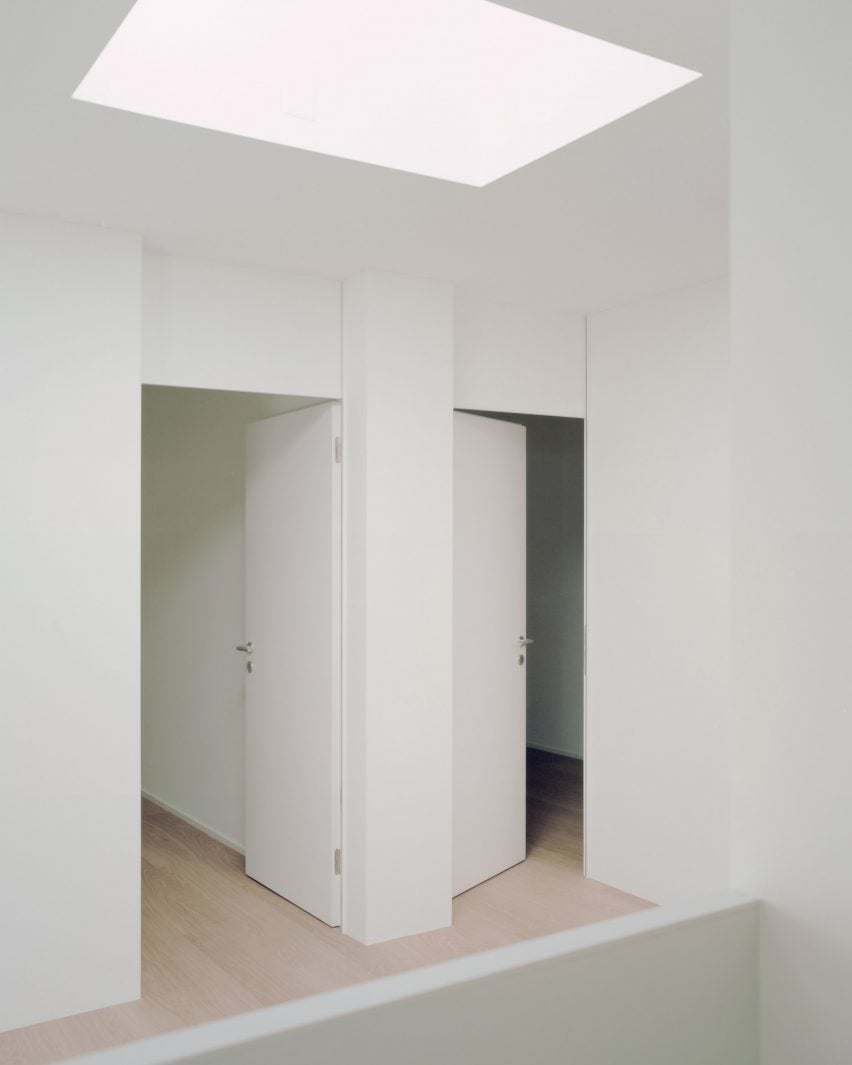 Innenoberlicht von Reihenhäusern aus Beton in der Schweiz, entworfen von Atelier Rampazzi
