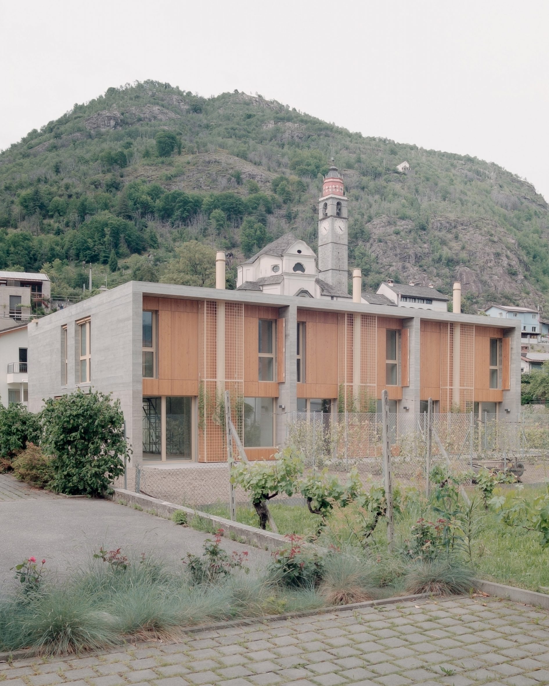 Context view of concrete terrace houses in Switzerland by Atelier Rampazzi