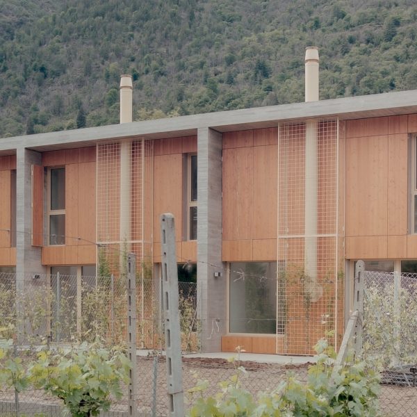 Atelier Rampazzi schafft drei Betonhäuser in der Schweiz