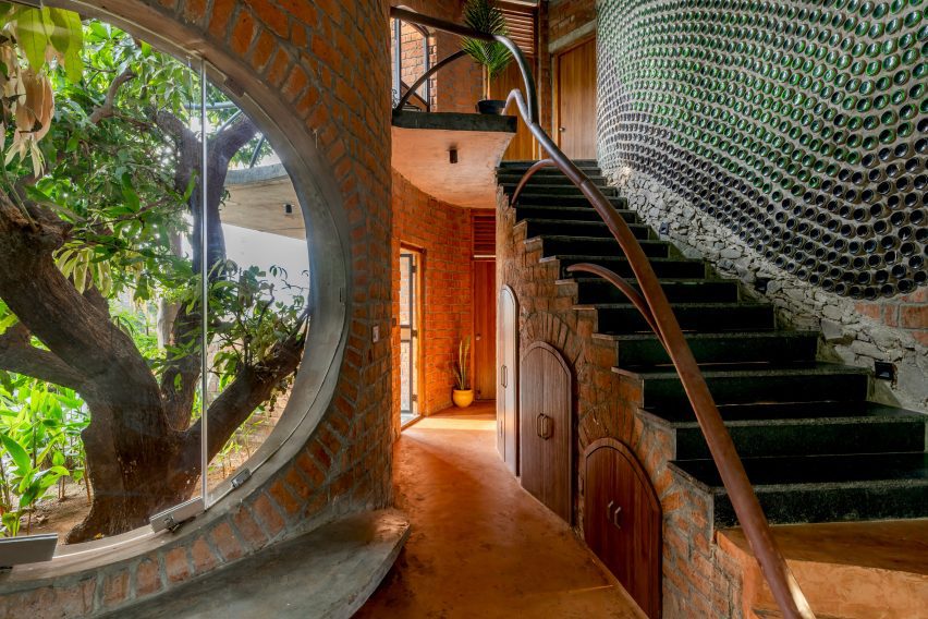 Entry-way designed for Indian home by Blurring Boundaries