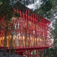 Guillermo Acuña Arquitectos Asociados creates bird cage-like house on Chilean coast