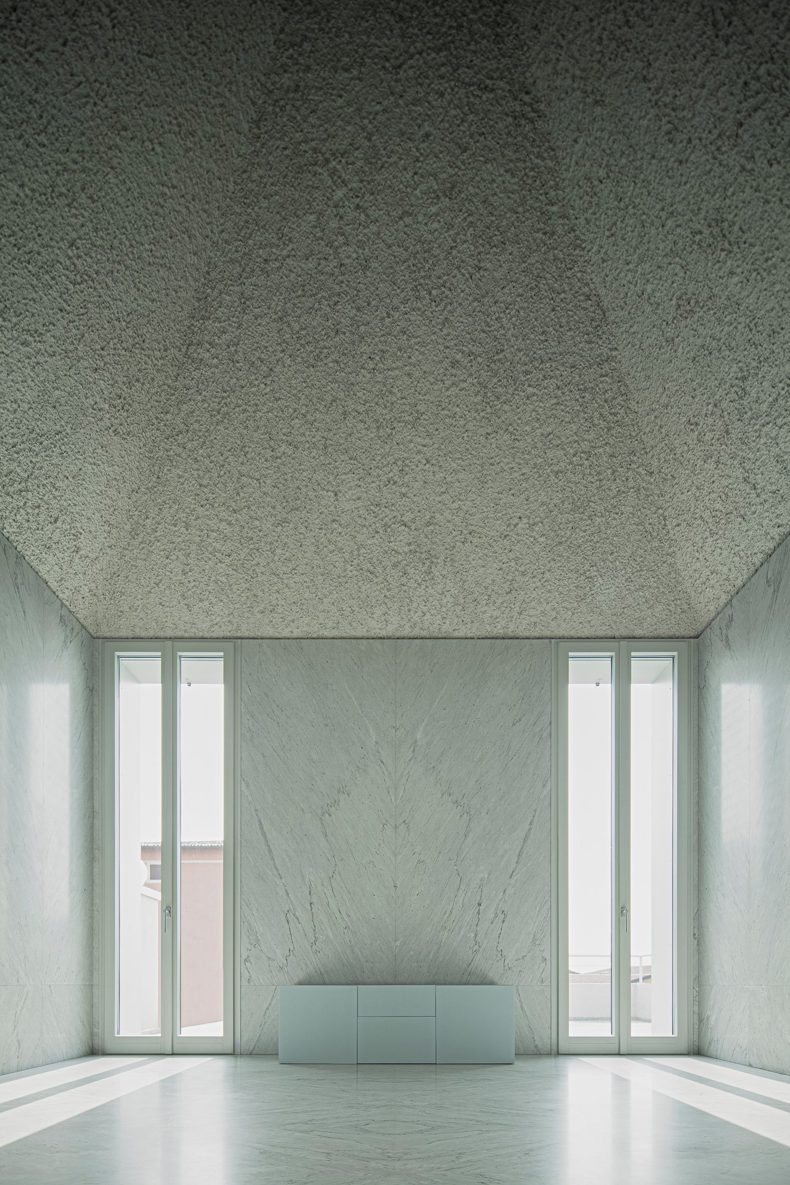 Sloping ceiling in Elogio del Grigio house by Antonino Cardillo