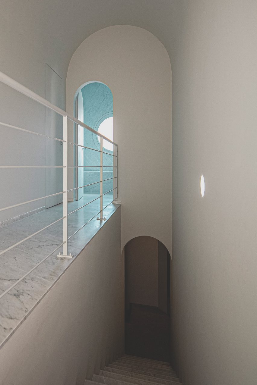 Hallway in Elogio del Grigio ،use by Antonino Cardillo