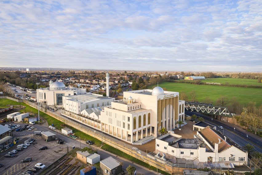 John McAslan remodels community facility for the Baitul Futuh Mosque complex