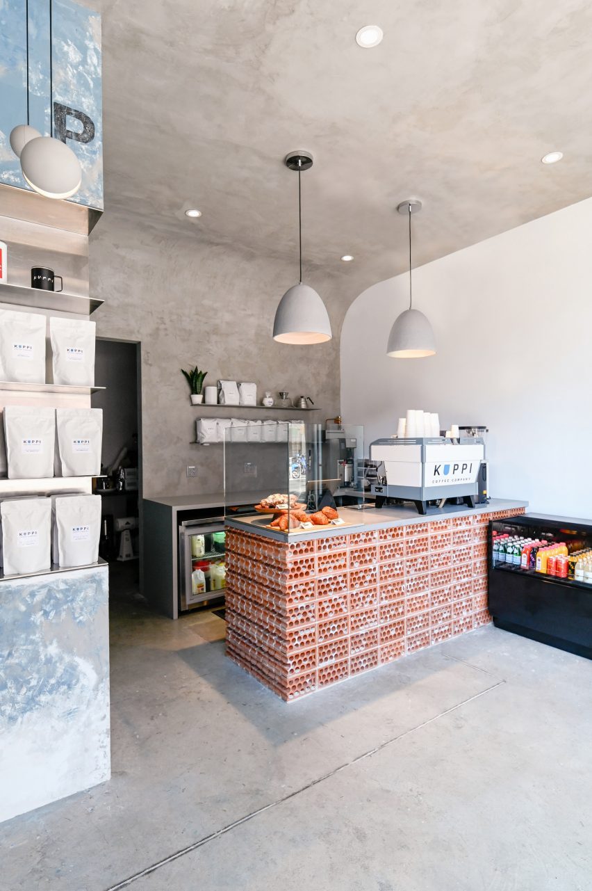 Cafe counter faced with rowlock-course bricks