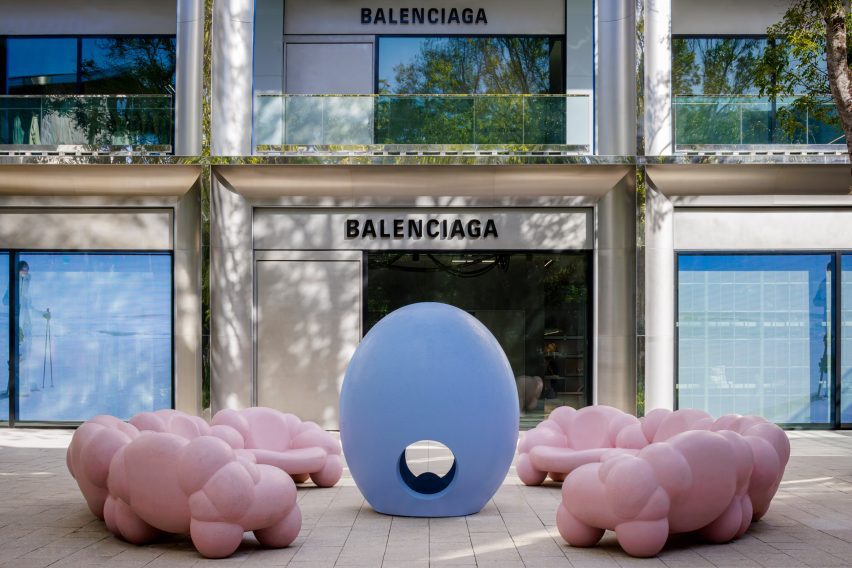 Egg-shaped sculptures