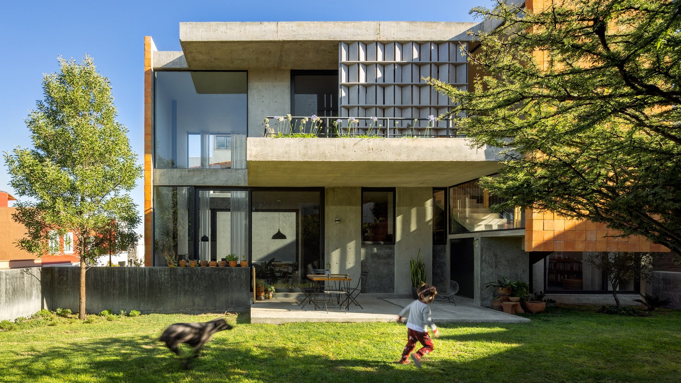 Mauricio Alonso creates Tomm House for irregular site in Mexico - Vimarsana News