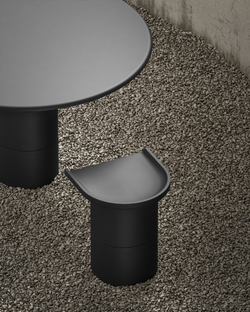 The Multiplo table and chair have a smooth and delicate finish