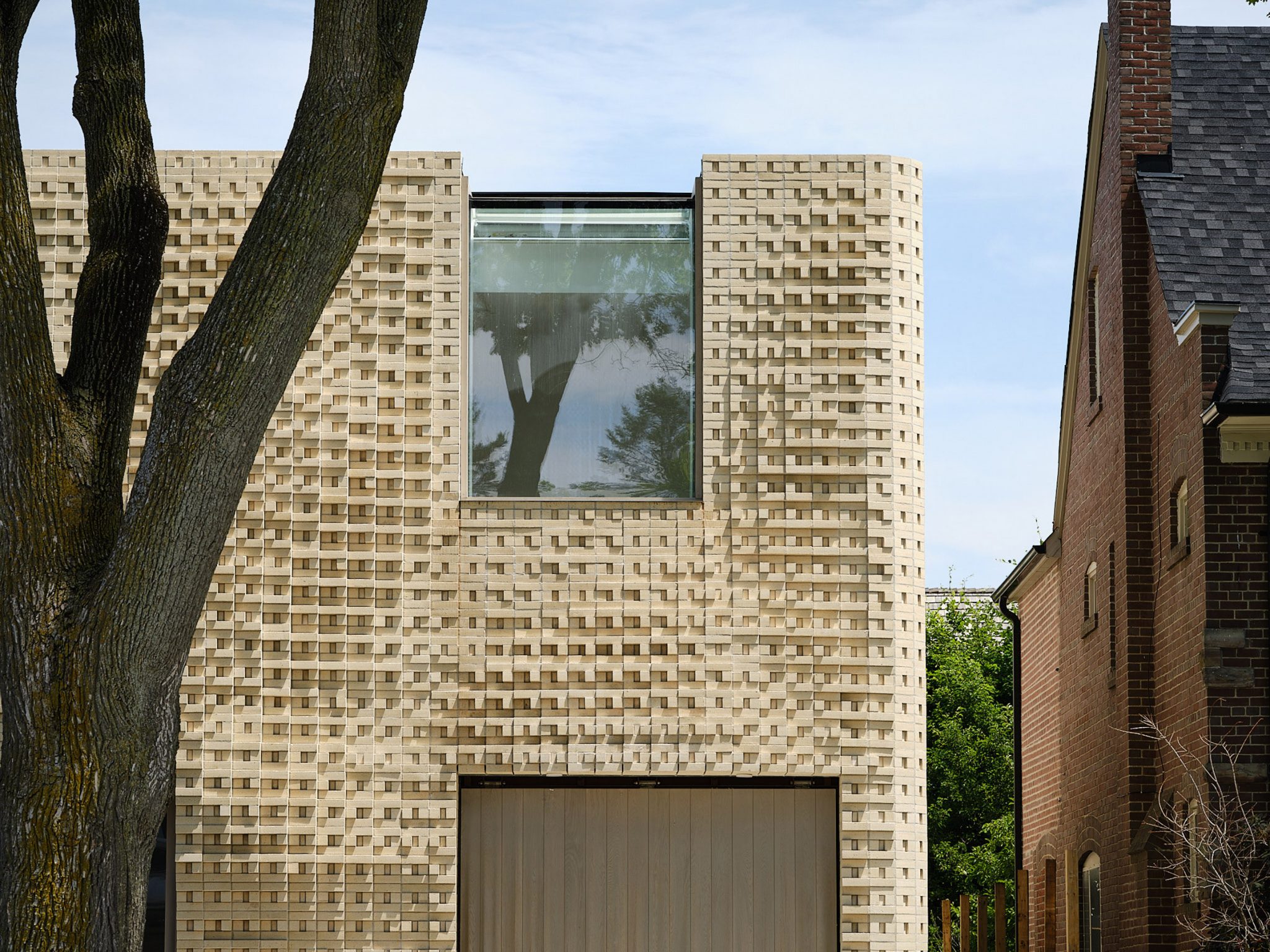 Partisans creates pixelated brick facade for Toronto house – Free ...