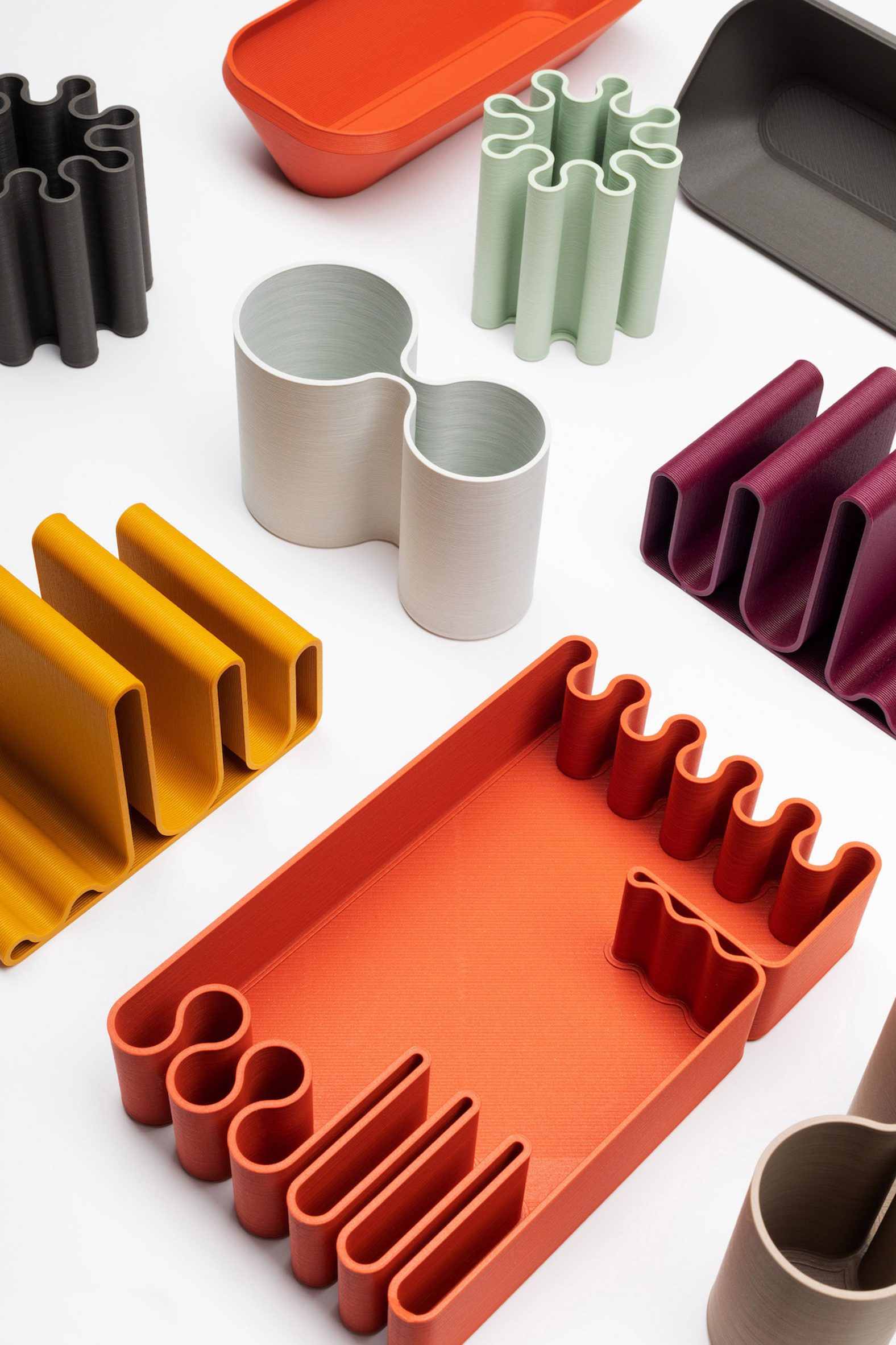 Items from the bFRIENDS collection of 3D-printed desk accessories