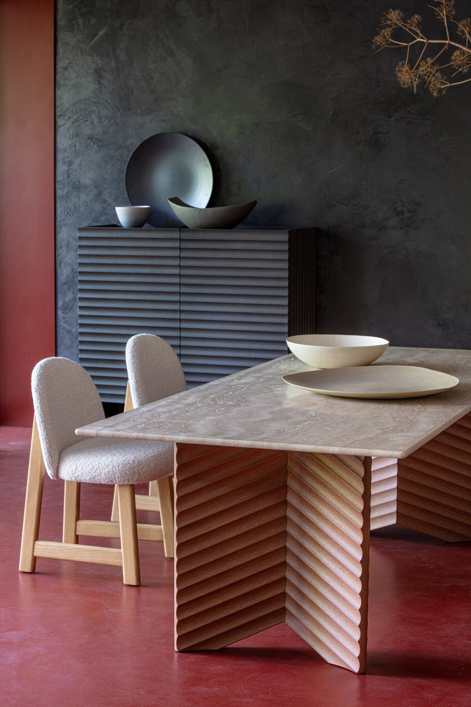Rows table by Moroso